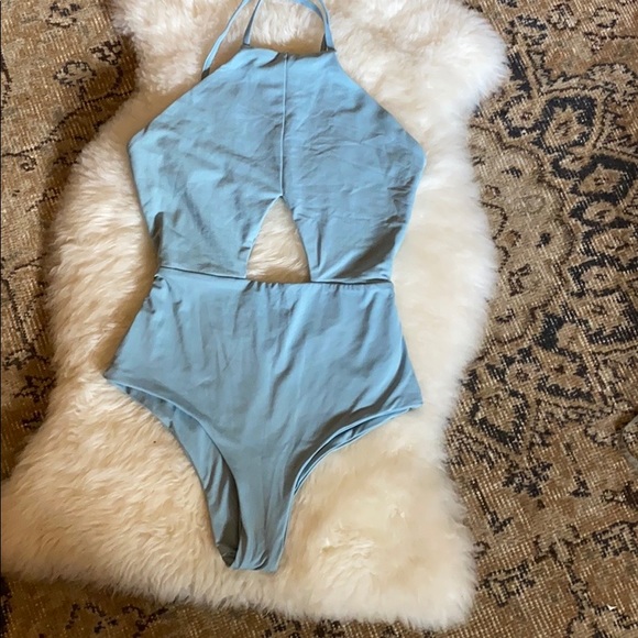 Sea foam green one piece with cutouts - Picture 4 of 7